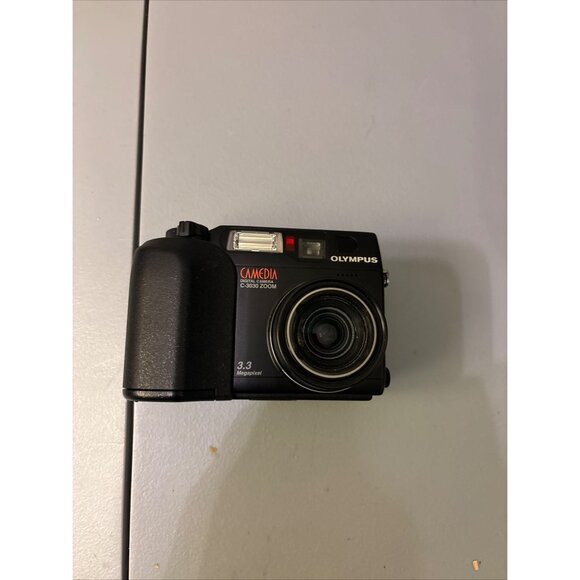 OLYMPUS CAMEDIA C 3030 Zoom 3,3 megapixel fotocamera digitale,